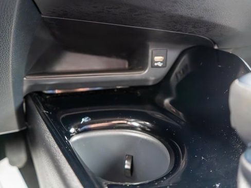 Used 2022 Toyota C-HR XLE FWD image 18