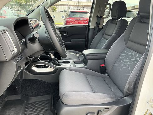 Certified 2025 Nissan Frontier SV w/ SV Convenience Package RWD image 12