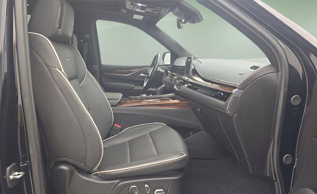 Used 2024 Cadillac Escalade Premium Luxury AWD/4WD image 7