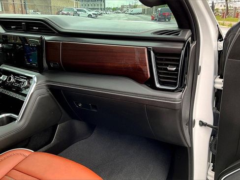Used 2024 GMC Sierra 1500 Denali Ultimate image 16