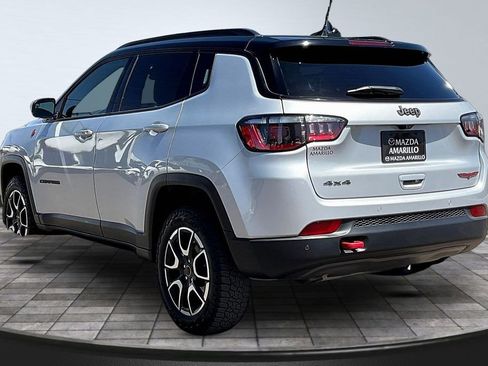 Used 2025 Jeep Compass Trailhawk AWD/4WD image 5