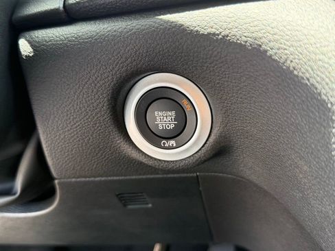 Used 2025 Chrysler Pacifica Select FWD image 22