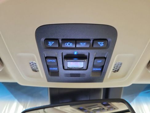 Used 2020 Toyota Avalon XLE w/ Moonroof Package image 22