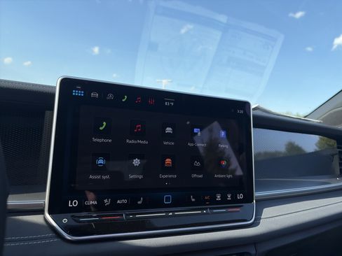 New 2026 Volkswagen Tiguan SE R-Line AWD/4WD image 30