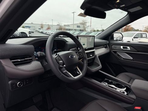 New 2026 Ford Explorer Platinum image 10