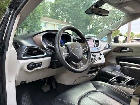 Used 2021 Chrysler Voyager Lxi FWD image 34