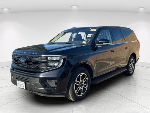 Used 2025 Ford Expedition Max Active AWD/4WD image 2