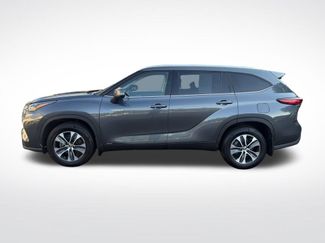 Used 2021 Toyota Highlander XLE AWD/4WD video 2