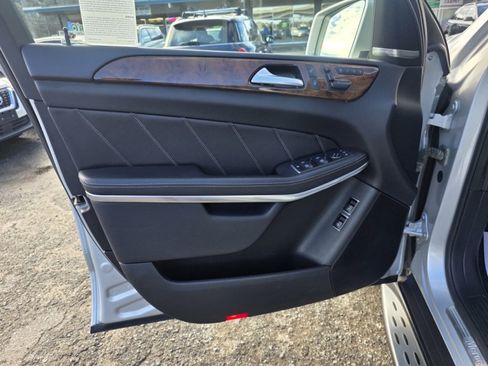 Used 2015 Mercedes-Benz GL 550 4MATIC image 12