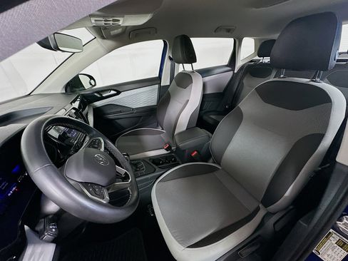 Used 2023 Volkswagen Taos S image 13