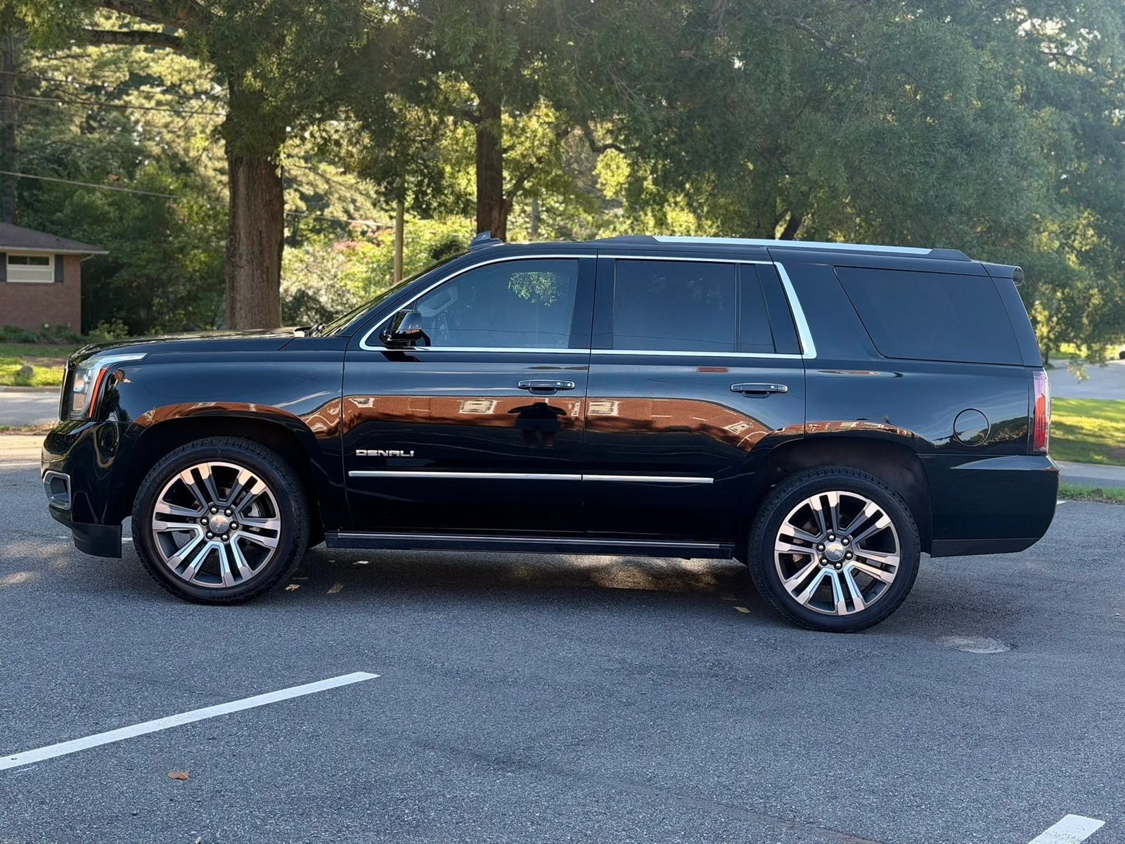 Used 2019 GMC Yukon Denali w/ Denali Ultimate Package RWD image 3