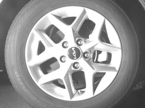Used 2025 Kia Soul LX w/ LX Technology Package FWD image 13