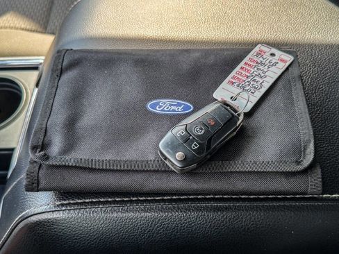 Used 2019 Ford F250 XLT w/ XLT Premium Package AWD/4WD image 25