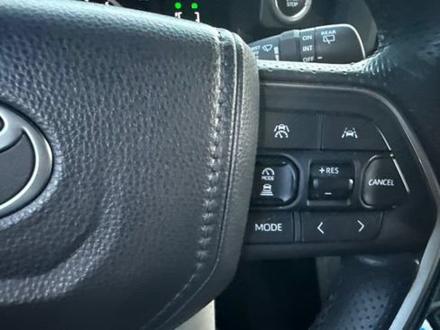 Used 2025 Toyota 4Runner SR5 AWD/4WD image 21