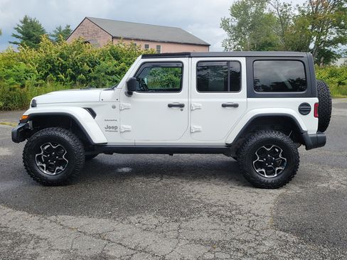 Used 2018 Jeep Wrangler Unlimited Sahara AWD/4WD image 8