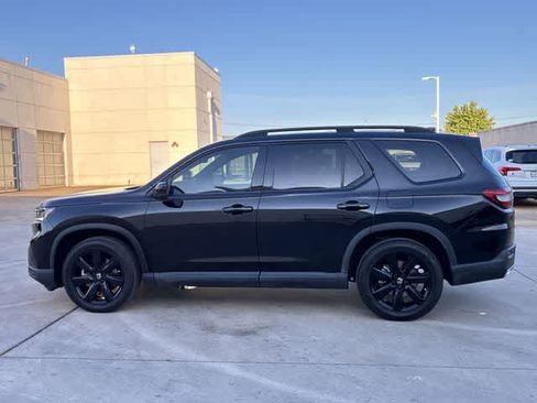 Certified 2025 Honda Pilot Black Edition image 3
