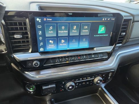 Used 2024 Chevrolet Silverado 2500 LTZ w/ LTZ Convenience Package image 9