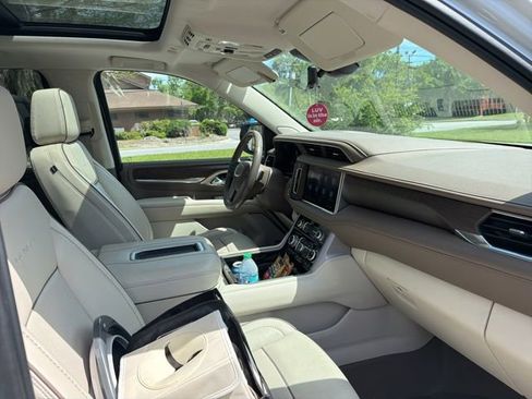 Used 2021 GMC Yukon Denali w/ Denali Premium Package image 10