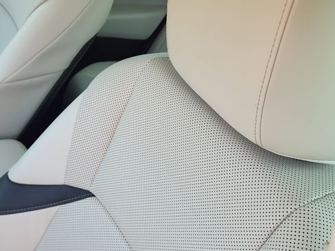 Used 2025 Lexus ES 350 350 w/ Premium Package image 16