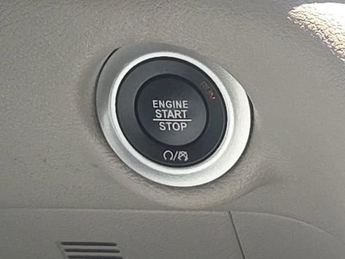 Used 2023 Chrysler Pacifica Touring-L FWD image 47