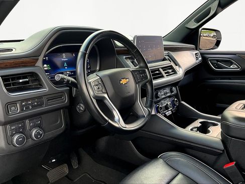 Used 2023 Chevrolet Suburban Premier AWD/4WD image 17