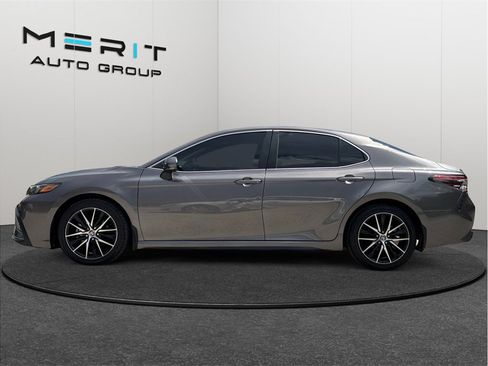 Used 2023 Toyota Camry SE FWD image 5
