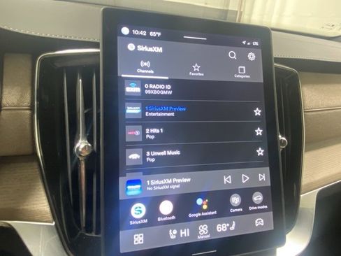 Used 2025 Volvo XC90 B6 Plus image 21