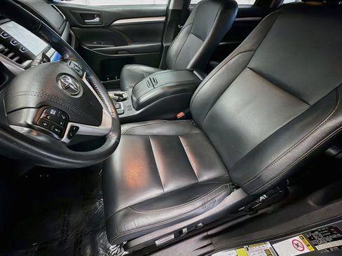 Used 2018 Toyota Highlander XLE FWD image 11