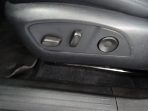 Used 2025 Chevrolet Equinox EV LT FWD image 3