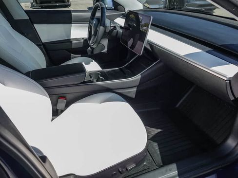 Used 2019 Tesla Model 3 Standard Range Plus image 14