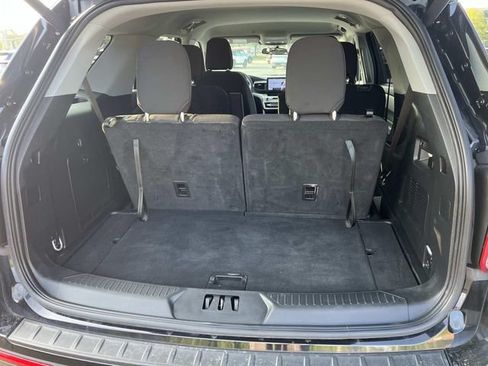 Certified 2024 Ford Explorer XLT AWD/4WD image 12