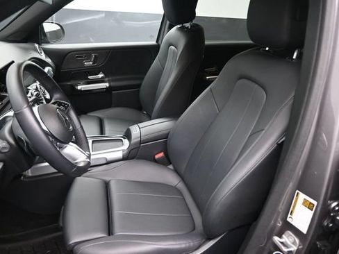 Used 2024 Mercedes-Benz GLB 250 4MATIC image 33