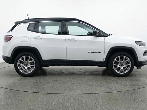 Used 2025 Jeep Compass Limited AWD/4WD image 11