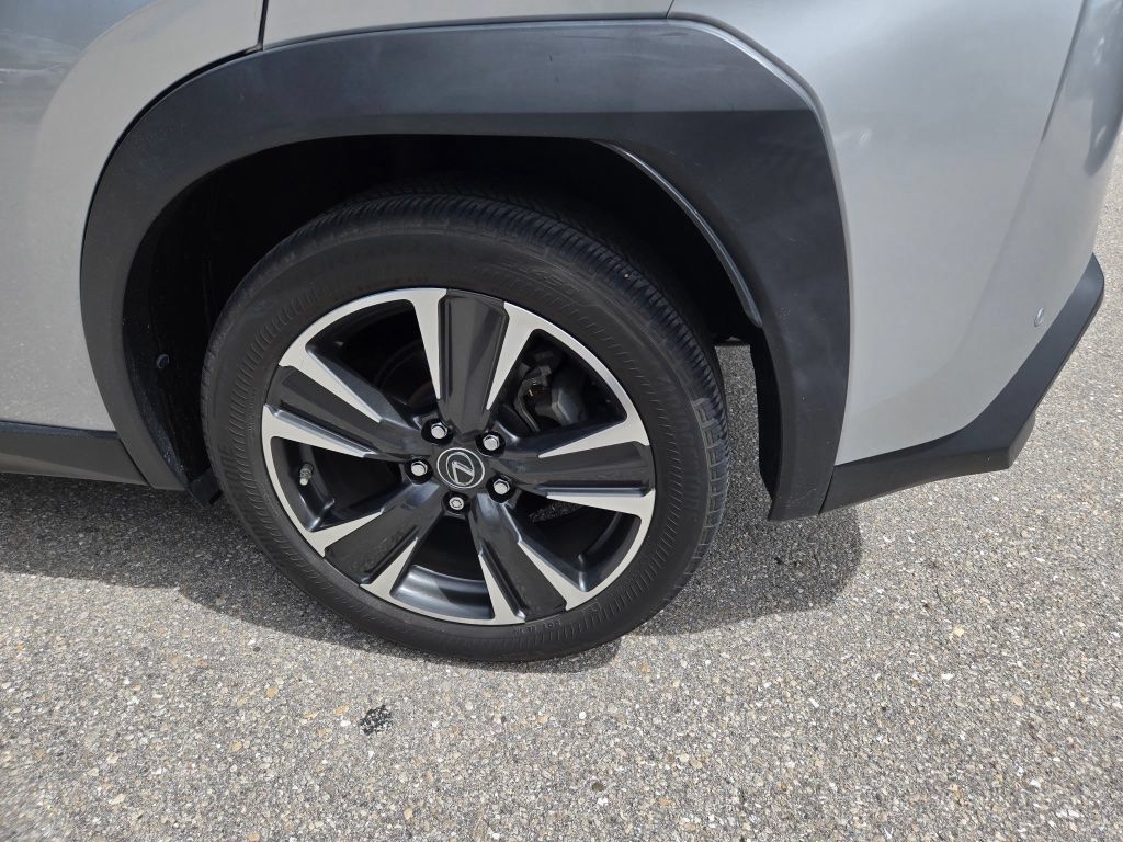 Used 2019 Lexus UX 200 w/ Accessory Package 2 FWD image 5