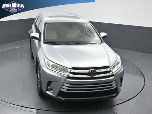Used 2019 Toyota Highlander XLE image 10