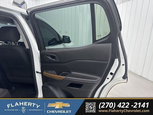 Used 2021 GMC Acadia SLE image 15