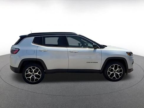 Used 2025 Jeep Compass Limited AWD/4WD image 16