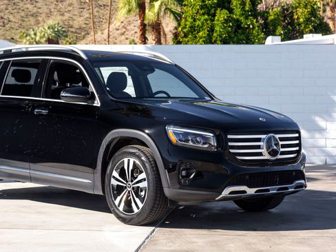 Used 2025 Mercedes-Benz GLB 250 image 3