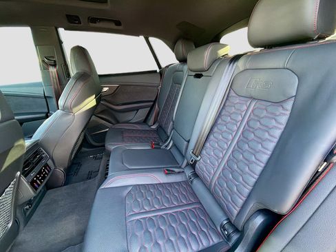 Used 2024 Audi RS Q8 w/ Black Optic Package image 20