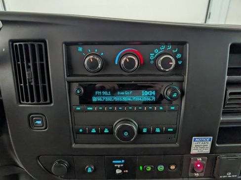 Used 2022 Chevrolet Express 3500 w/ Power Convenience Package RWD image 15