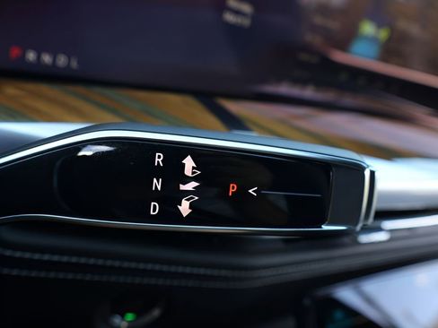 Certified 2025 Cadillac Escalade Sport Platinum image 33