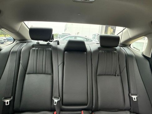 Used 2021 Honda Accord Touring image 11