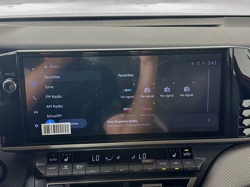 Used 2025 Toyota Camry SE w/ Multimedia Upgrade Package image 14