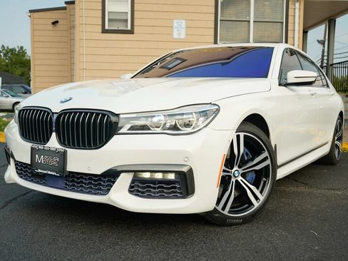 Used 2018 BMW 750i xDrive AWD/4WD image 9