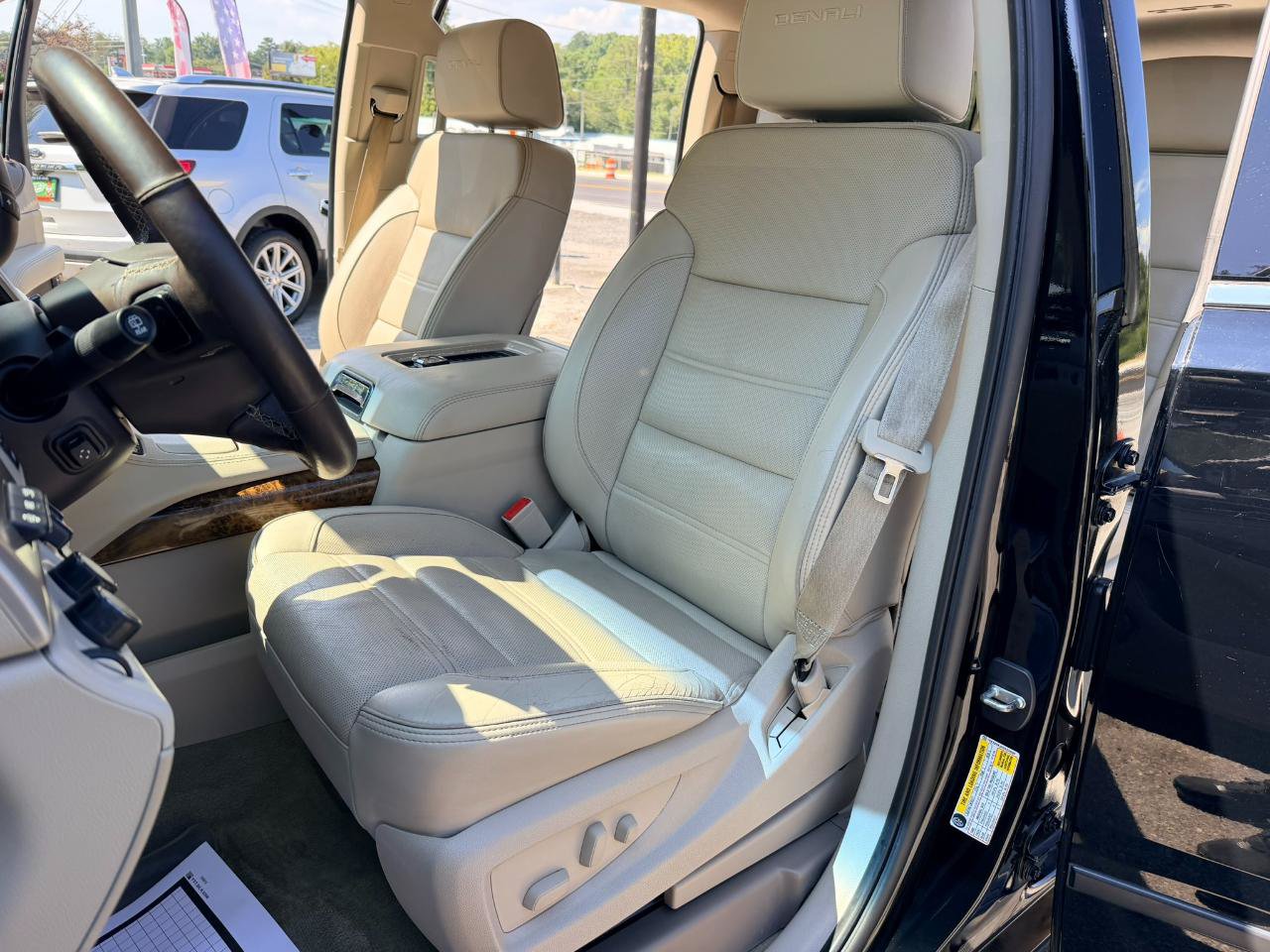 Used 2016 GMC Yukon XL Denali AWD/4WD image 11