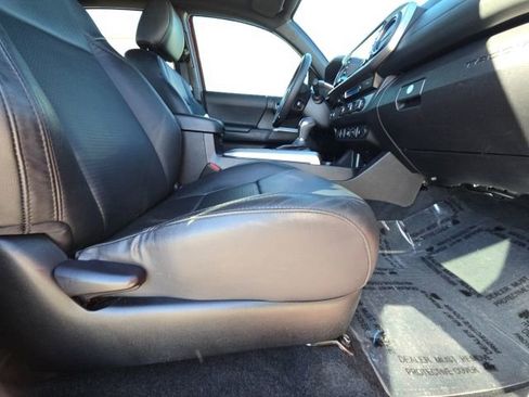 Used 2023 Toyota Tacoma Limited image 17
