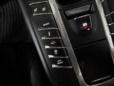 Used 2021 Porsche Macan Turbo w/ Premium Package Plus (PF0) AWD/4WD image 39