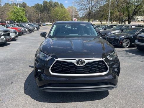 Used 2022 Toyota Highlander LE image 9