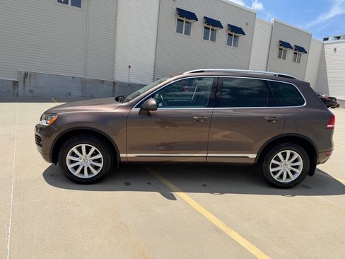 Used 2012 Volkswagen Touareg VR6 AWD/4WD image 6