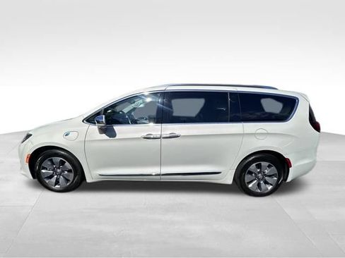 Used 2020 Chrysler Pacifica Limited w/ Advanced Safetytec Group FWD image 3